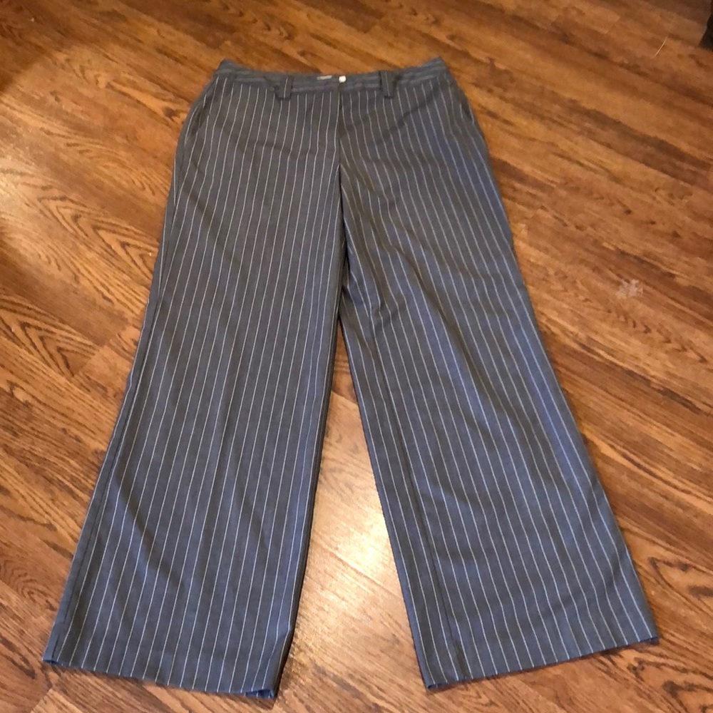 Women’s Isaac Mizrahi Gray/white pants size 10